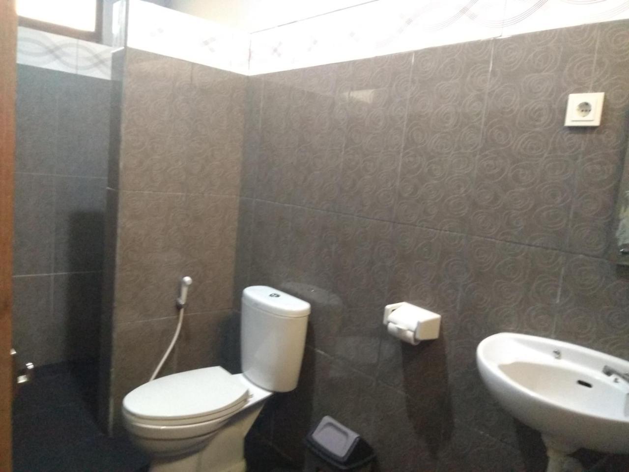三普特里杜民宿 Kuta  外观 照片